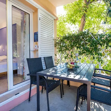 Amversashouse 3* بوتوس